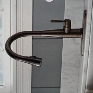 Delta 9113T-RB-DST Essa Pull Down Kitchen Faucet w Touch2O Technology in Bronze